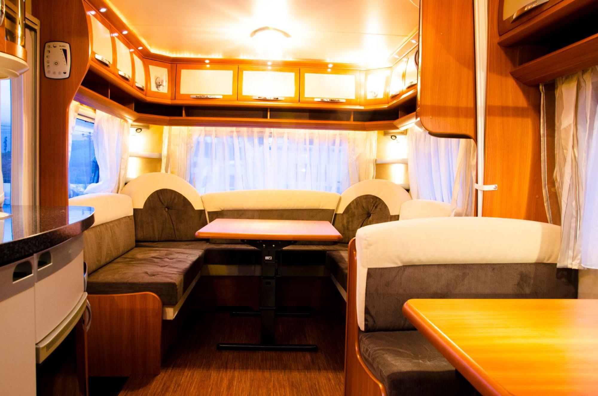 Go Outdoors Caravan Park Νουβάρα Ελίγια Εξωτερικό φωτογραφία
