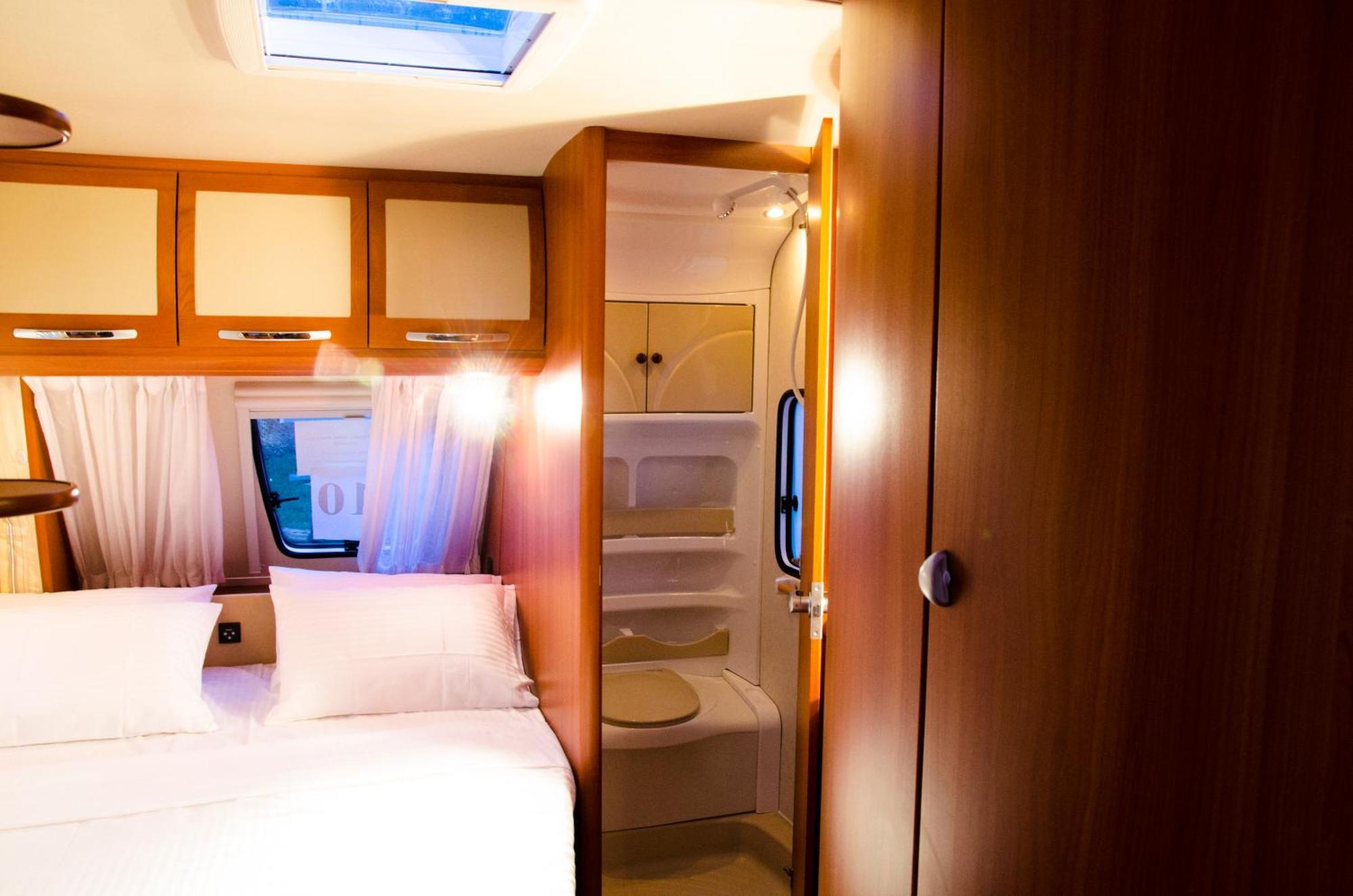 Go Outdoors Caravan Park Νουβάρα Ελίγια Εξωτερικό φωτογραφία