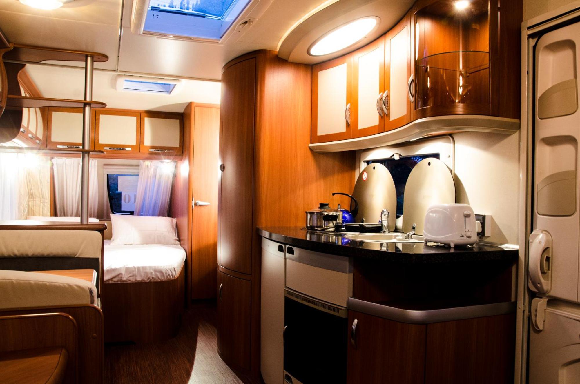 Go Outdoors Caravan Park Νουβάρα Ελίγια Εξωτερικό φωτογραφία