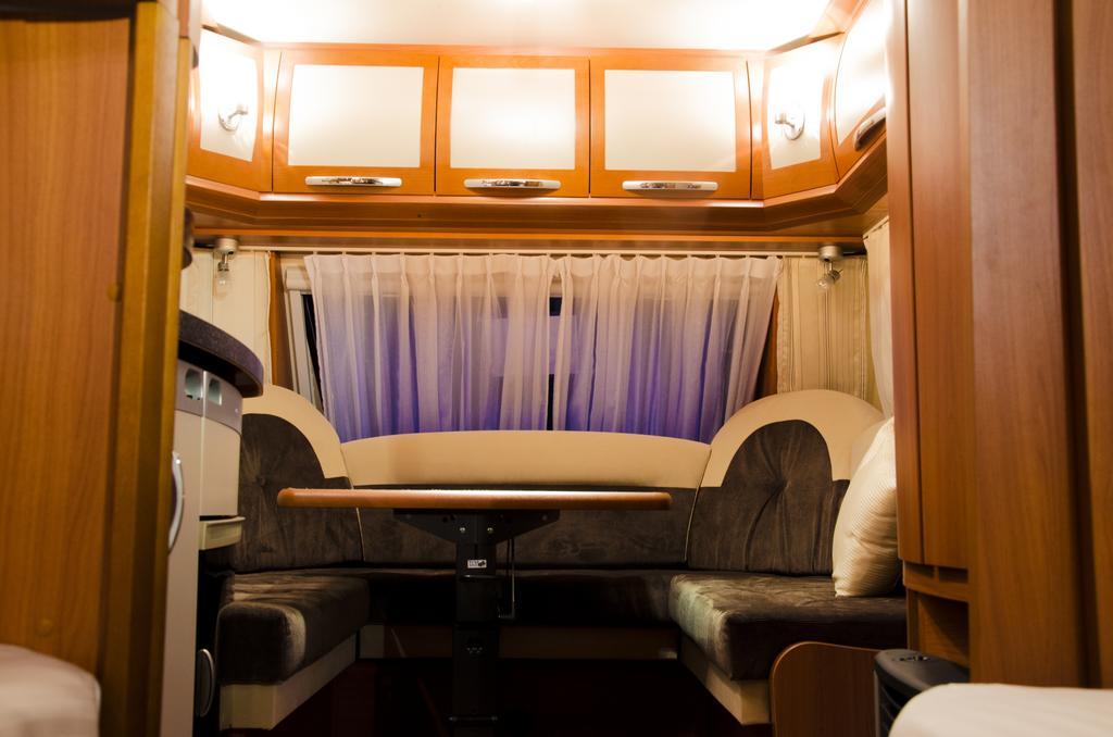 Go Outdoors Caravan Park Νουβάρα Ελίγια Εξωτερικό φωτογραφία