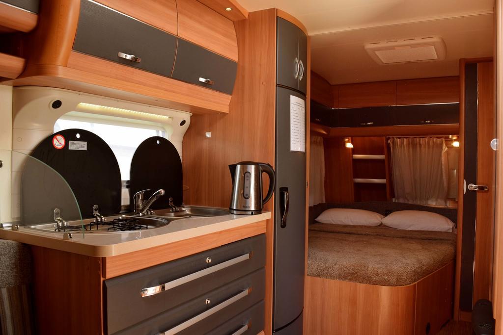 Go Outdoors Caravan Park Νουβάρα Ελίγια Εξωτερικό φωτογραφία