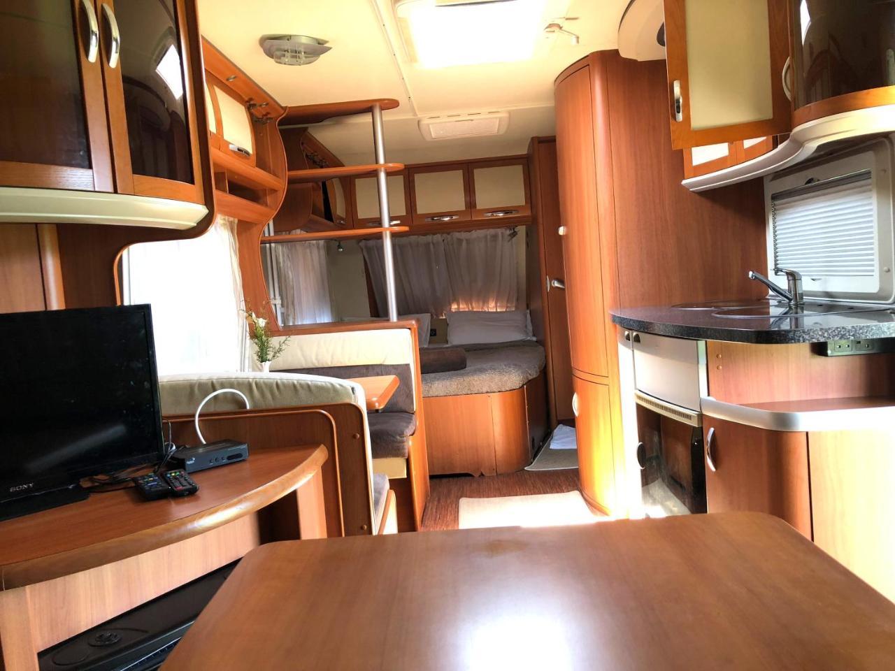 Go Outdoors Caravan Park Νουβάρα Ελίγια Εξωτερικό φωτογραφία